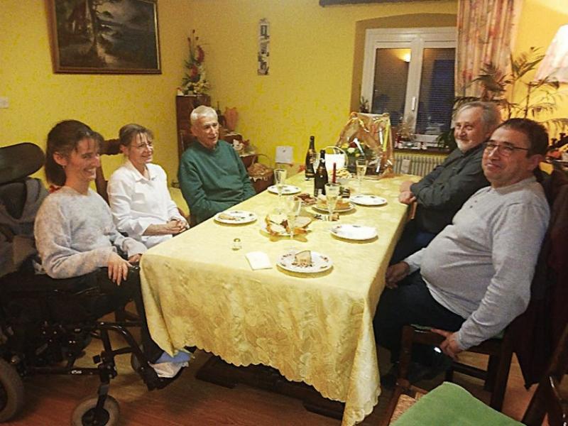 Famille heureuse repas alsace, enfants, parents, convivialité, art de vivre moosch